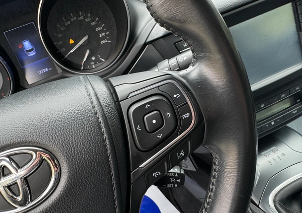 Toyota Avensis cena 59999 przebieg: 123400, rok produkcji 2018 z Knurów małe 704